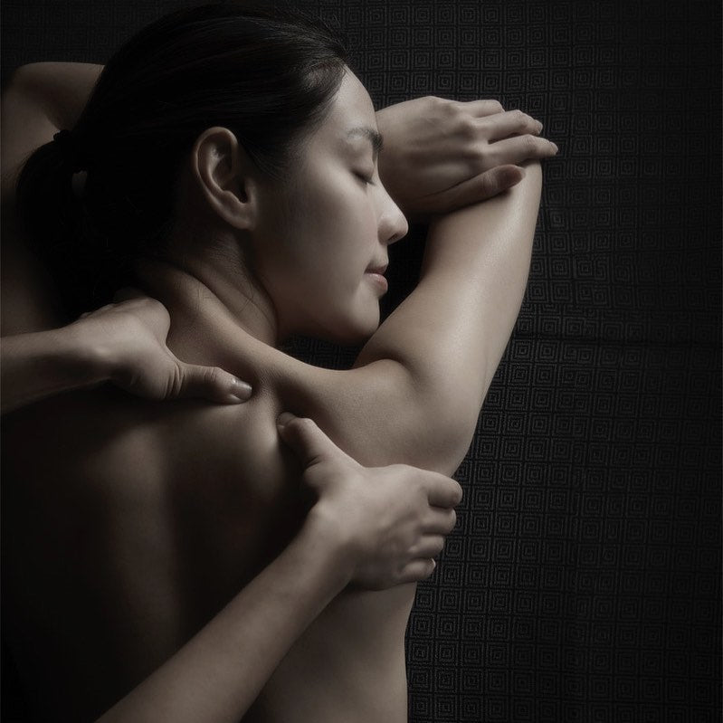 RELAXED HEAD, NECK & BACK MASSAGE