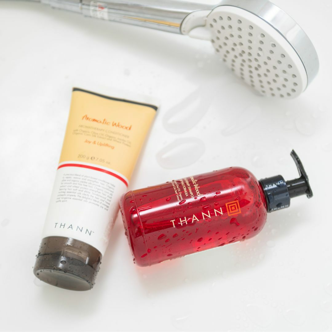 Aromatic Wood Shampoo Detoxifying Formula